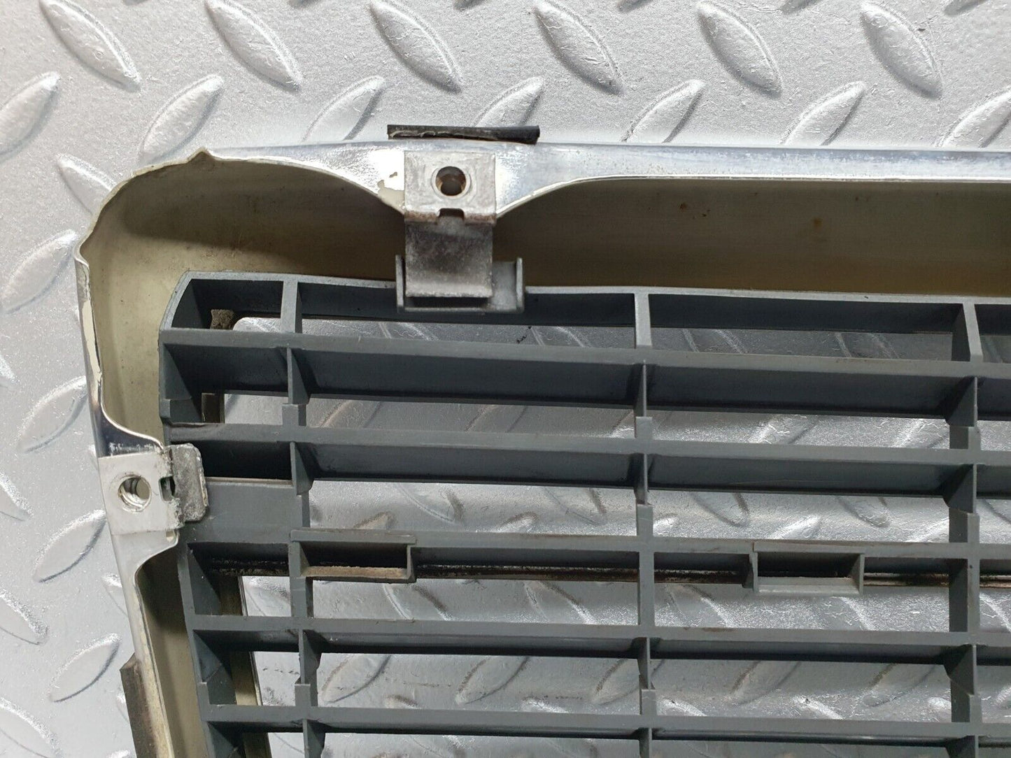 41801 Mercedes-Benz W202 C200 Bonnet Grill Chrome 2028880323
