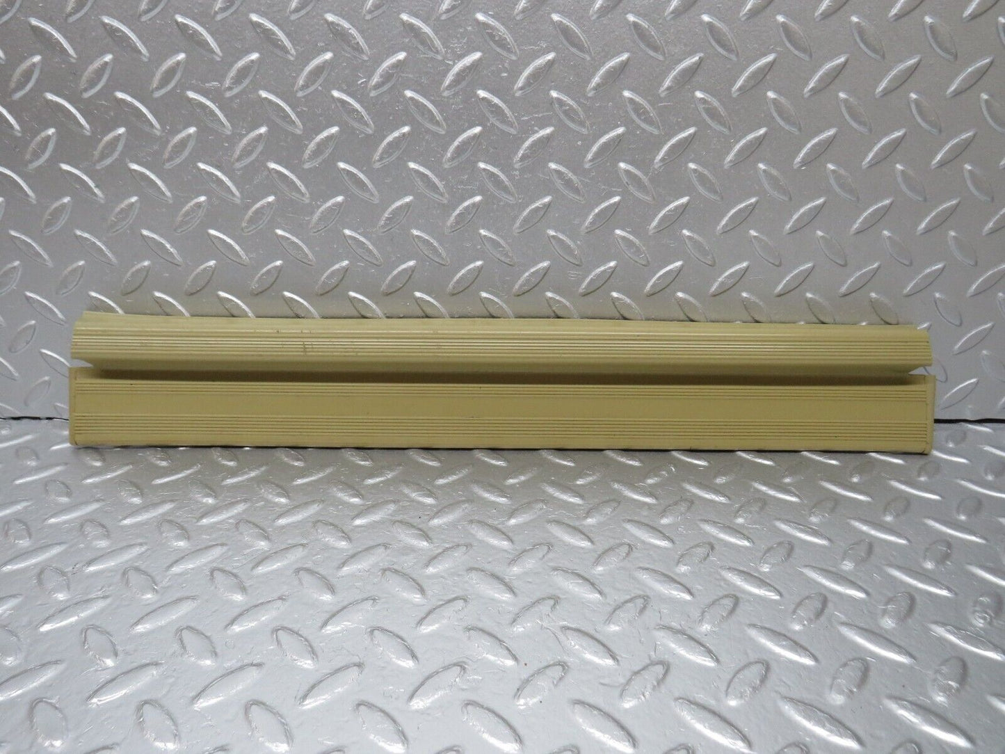 33981 Mercedes-Benz W124 260E Rear Left Door Sill Beige