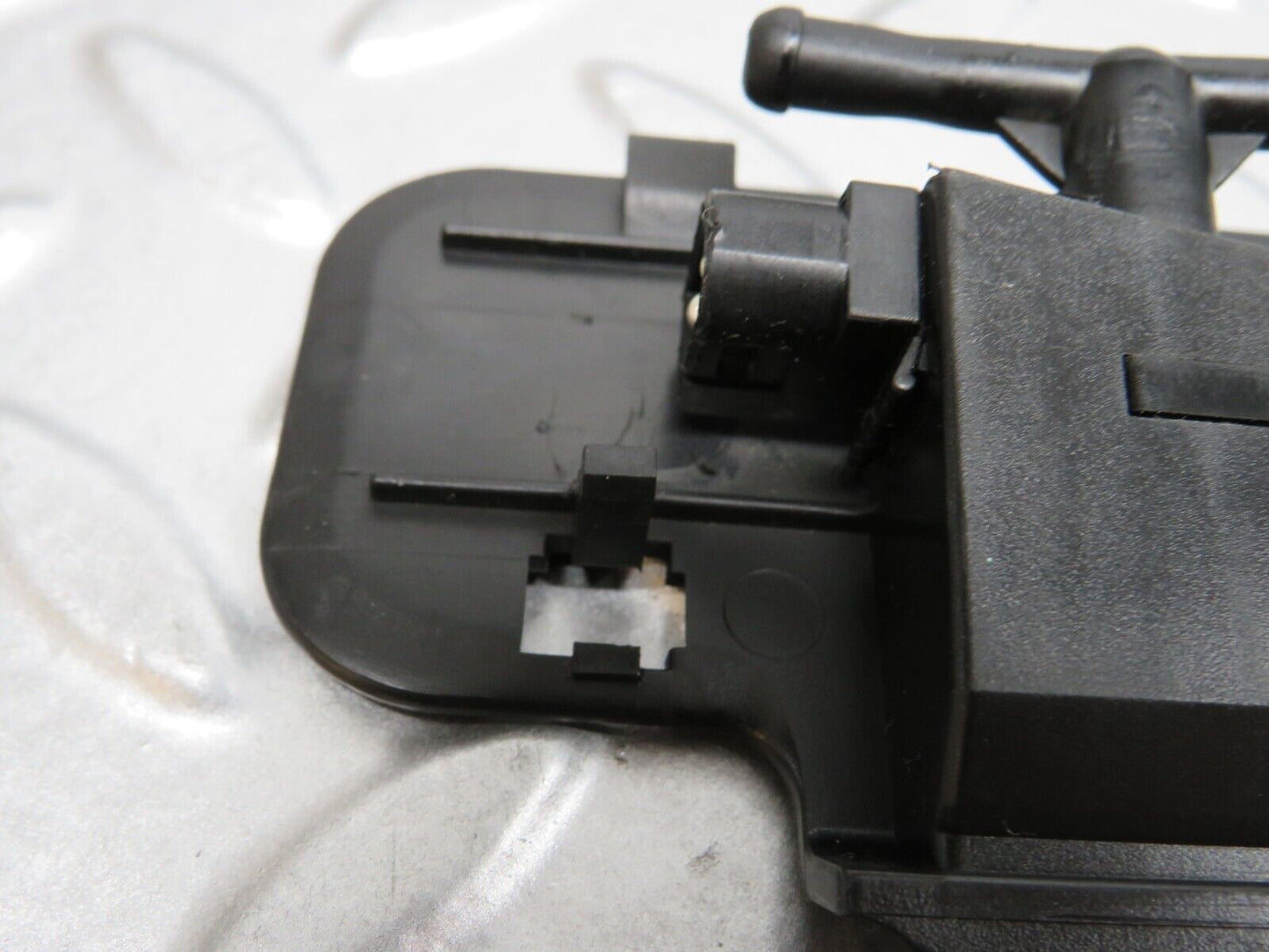 24635 Mercedes-Benz W140 S320 Front Heated Windscreen Washer Nozzle 1408601247