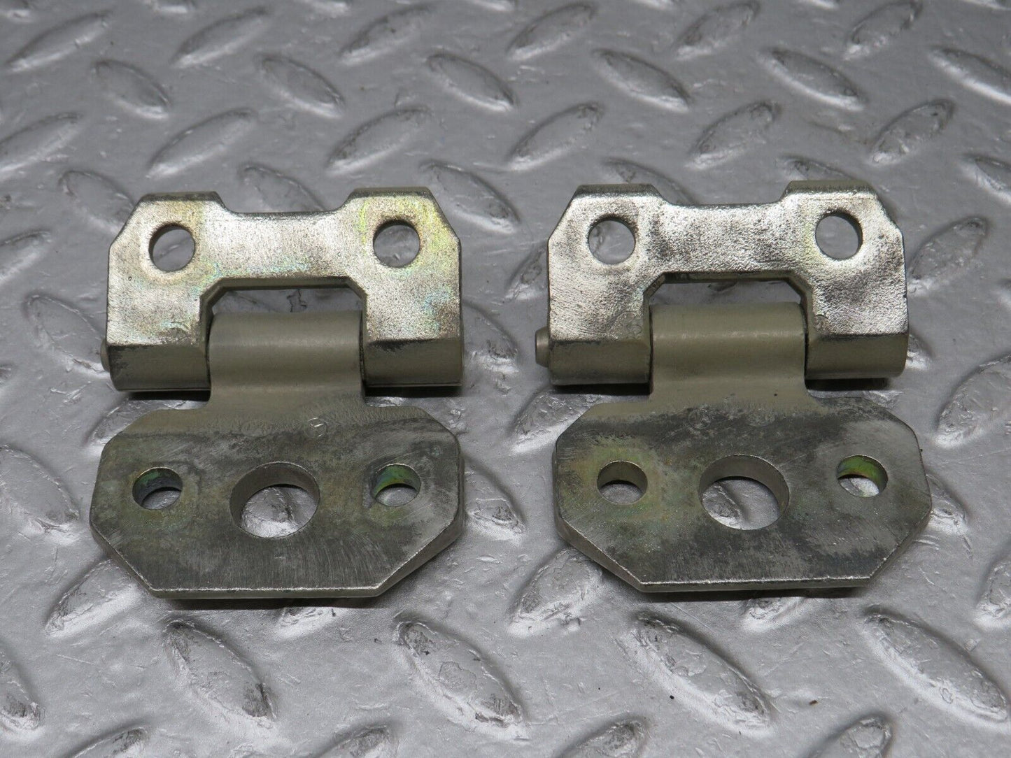 36616 Mercedes-Benz W201 190E 2.0L Door Hinge Left Side