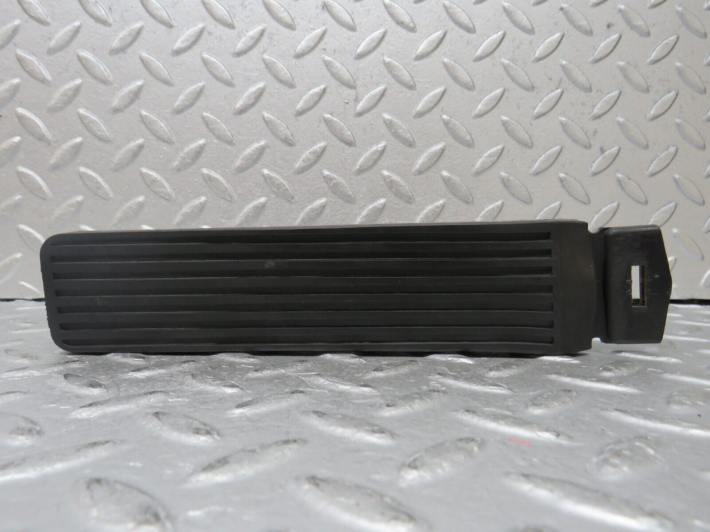 36100 Mercedes-Benz W126 420SE Accelerator Pedal With Rubber 1263000504 1233010082