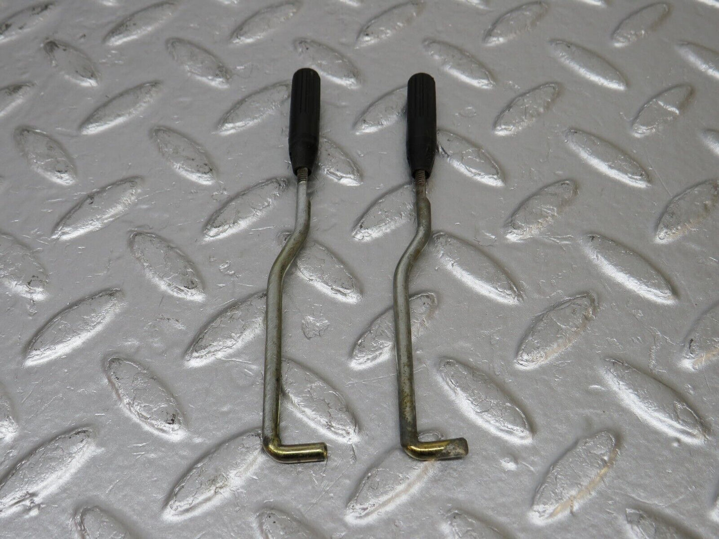 33636 Mercedes-Benz W201 190LE Front Door Lock Knob Pair