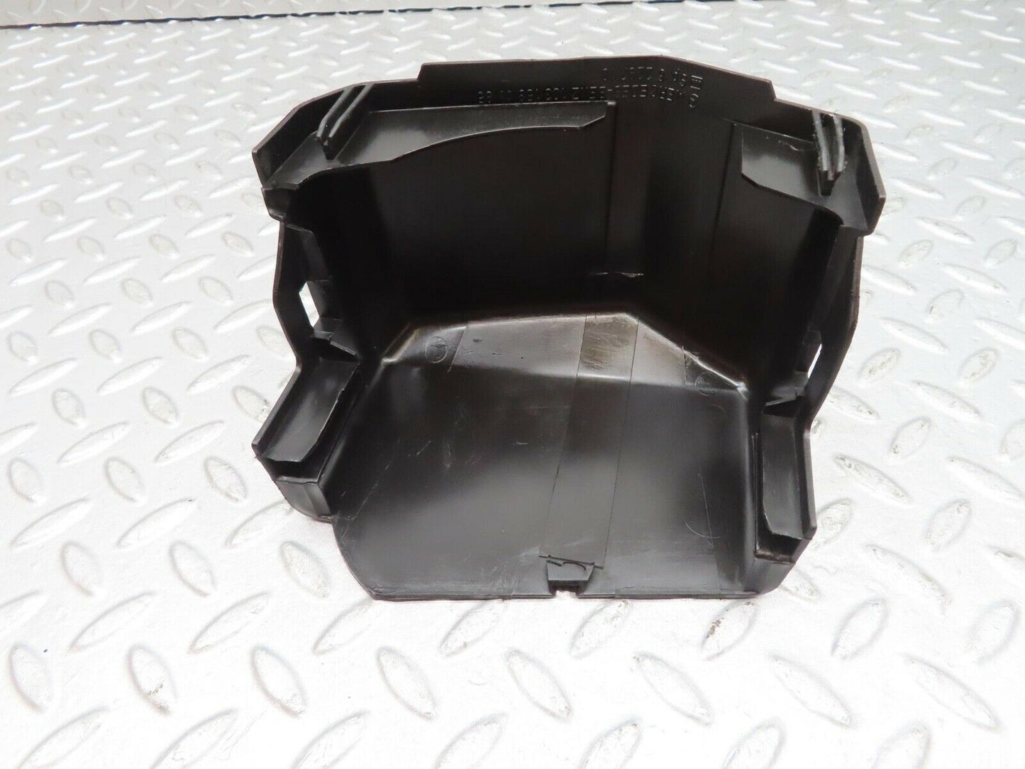 16225 Mercedes-Benz W124 260E Ignition Suppressor Housing 1031580685
