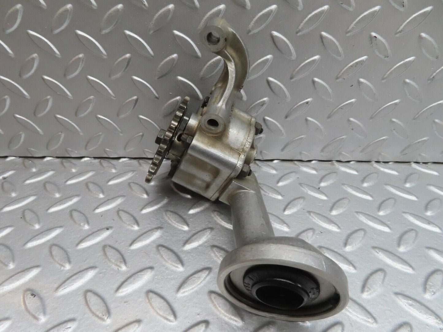 13722 Mercedes-Benz R107 450SL Oil Pump 1161800502