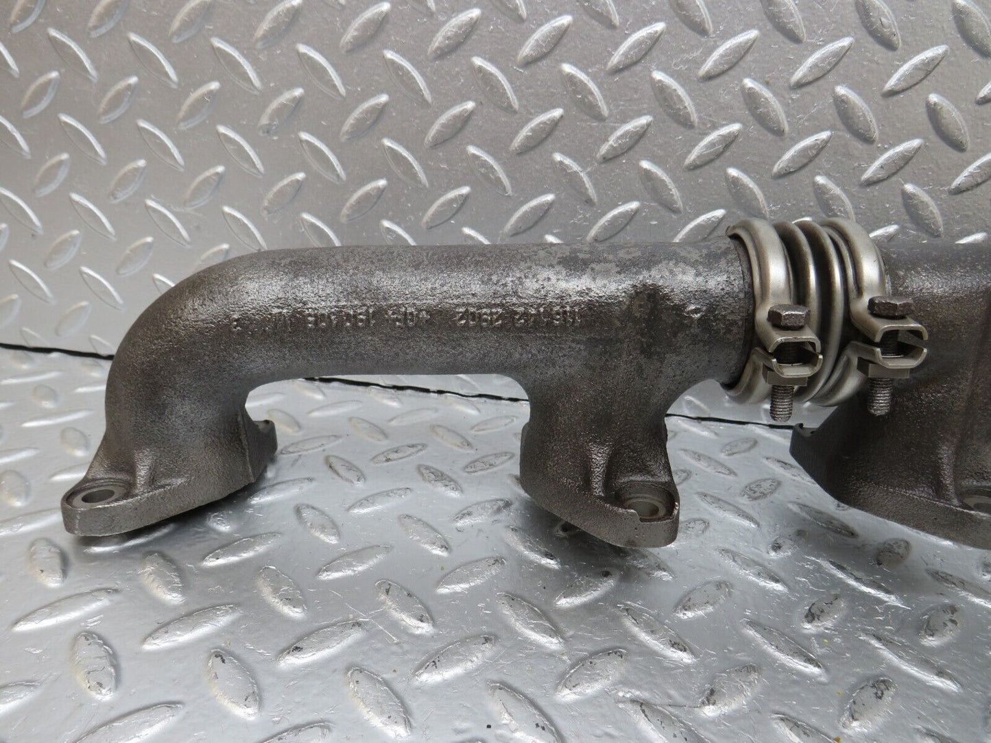33125 Mercedes-Benz W126 380 V8 Exhaust Manifold Left 1161422302 1161422902