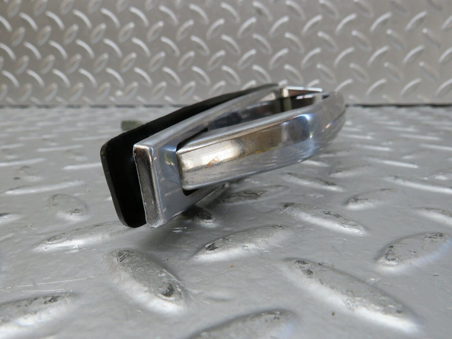 26083 Mercedes-Benz W116 450SE Chrome Door Handle Fr. Left No Key 1167600159