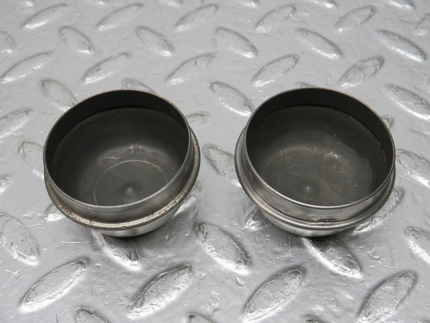 33016 Mercedes-Benz C107 R107 350 V8 Wheel Hub Locking Cap