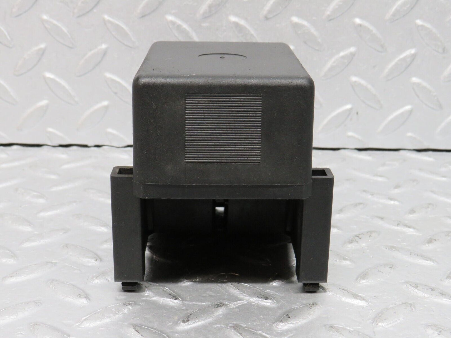 38674 Mercedes-Benz W201 190E 2.6L Relay Box Cover 2015450103