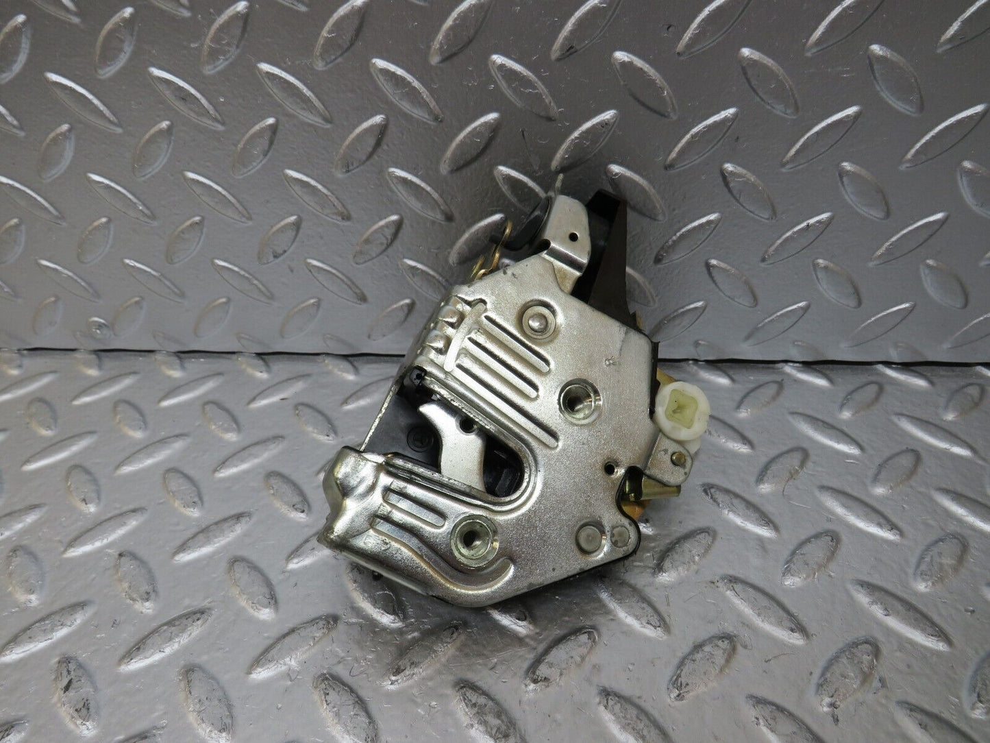 25675 Mercedes-Benz W124 280E Front Right Door Lock Mechanism
