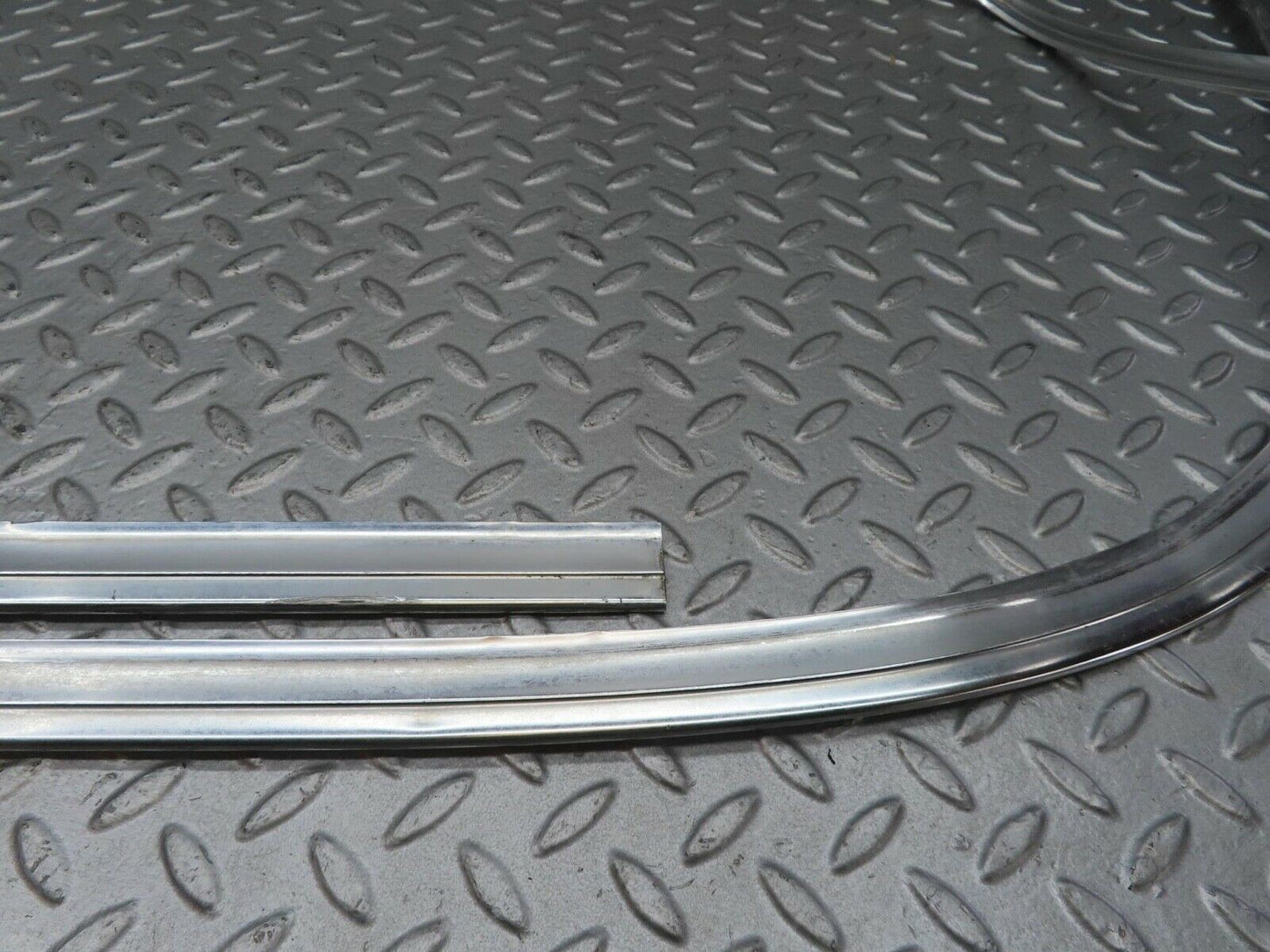 13277 Mercedes-Benz W111 220S Rear Windscreen Chrome Frame