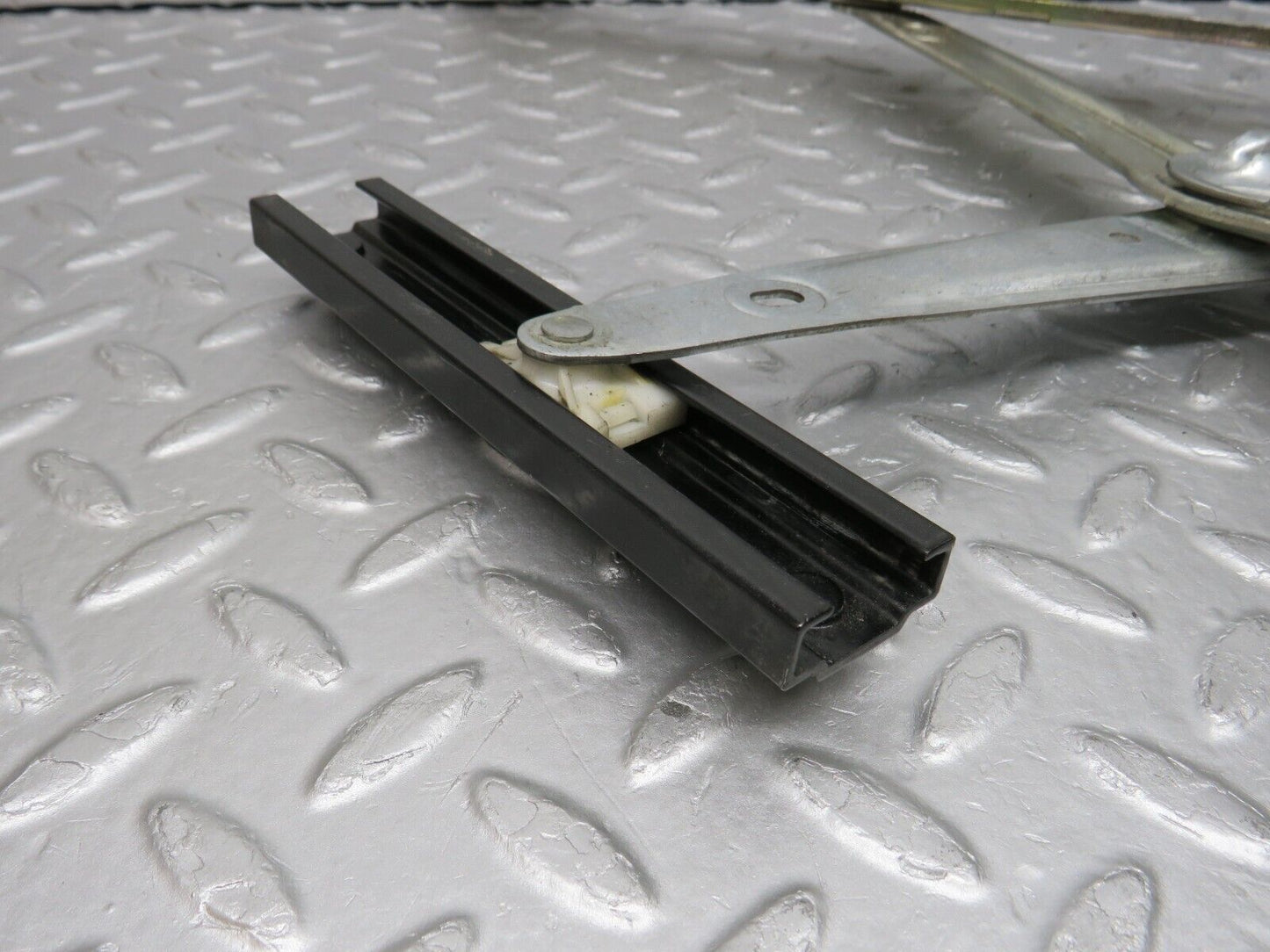 38603 Mercedes-Benz R129 280SL Coupe Right Power Window Regulator