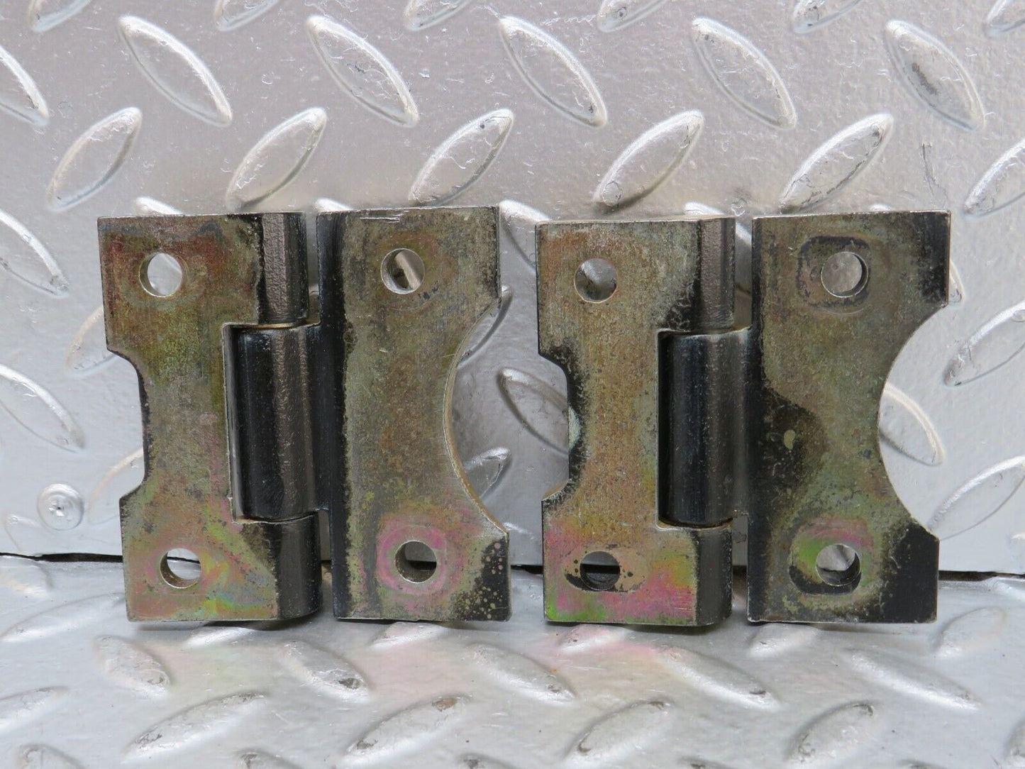27235 Mercedes-Benz W123 280E Door Hinge Pair 1237200037