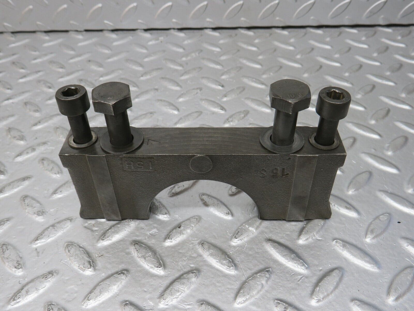 32868 Mercedes-Benz C107 R107 350 V8 Crankshaft Bearing Block 1160110312