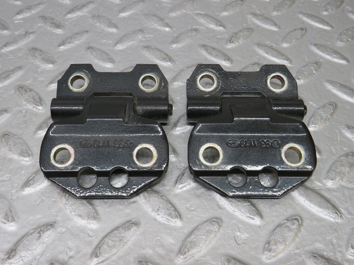 37737 Mercedes-Benz A124 320E Cabriolet Door Hinge Right Side