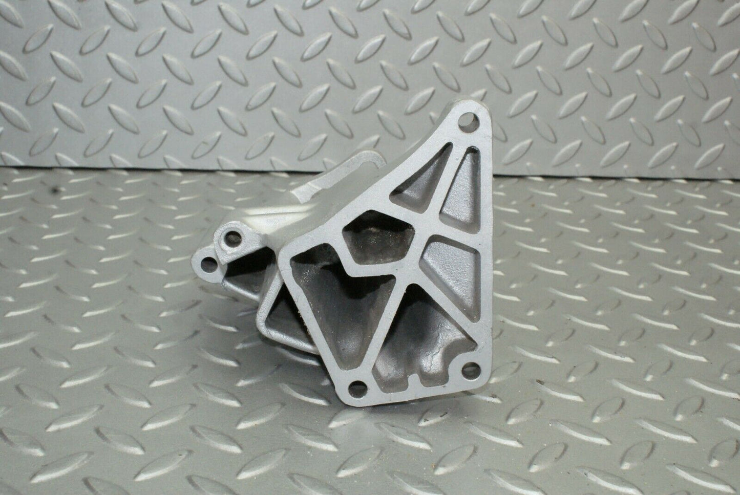 2500 Mercedes-Benz W116 350SE Alternator Generator Bracket Mount 1161551135