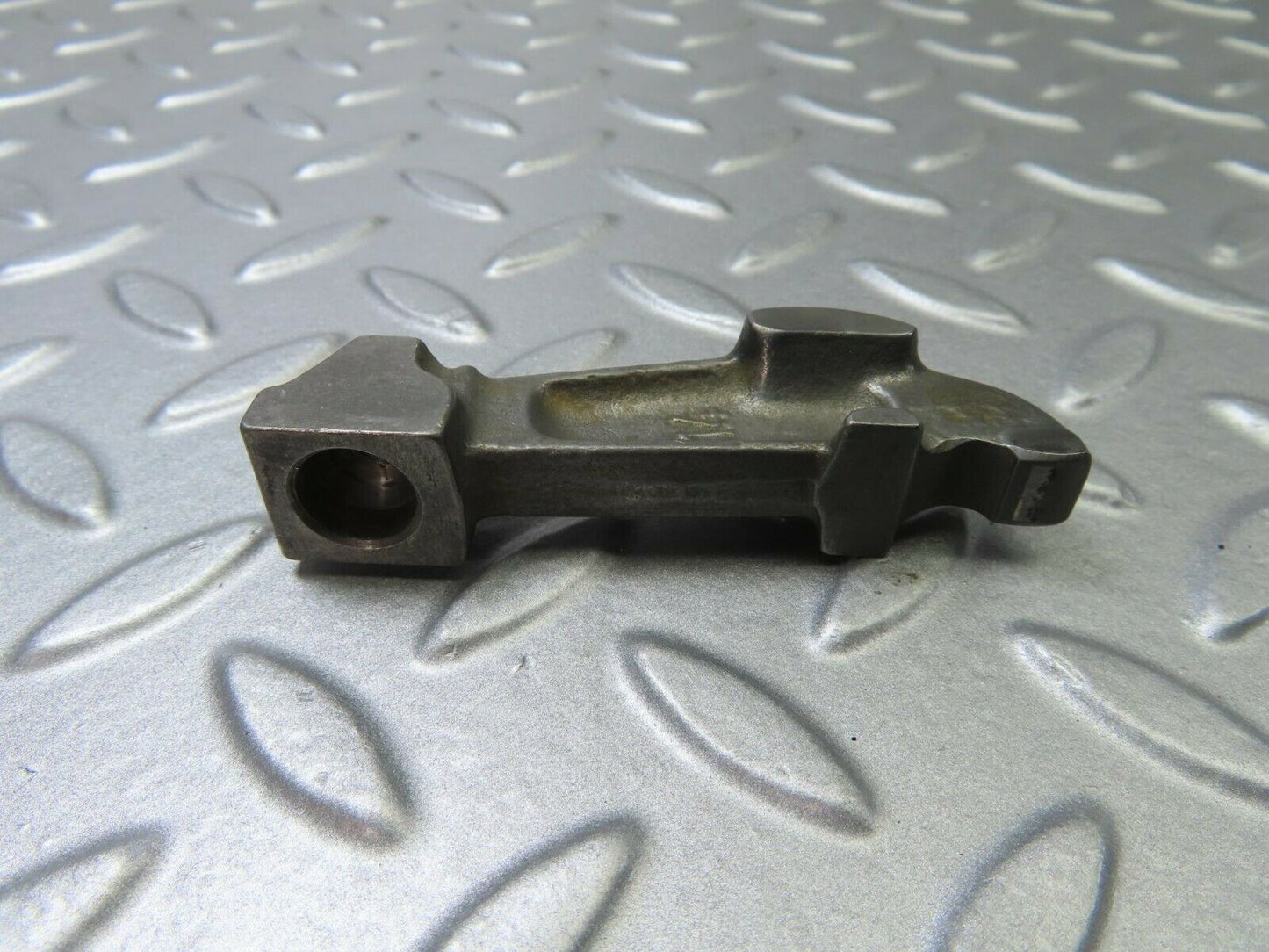 9131 Mercedes-Benz W108 Valve Rocker Arm With Retaining Spring