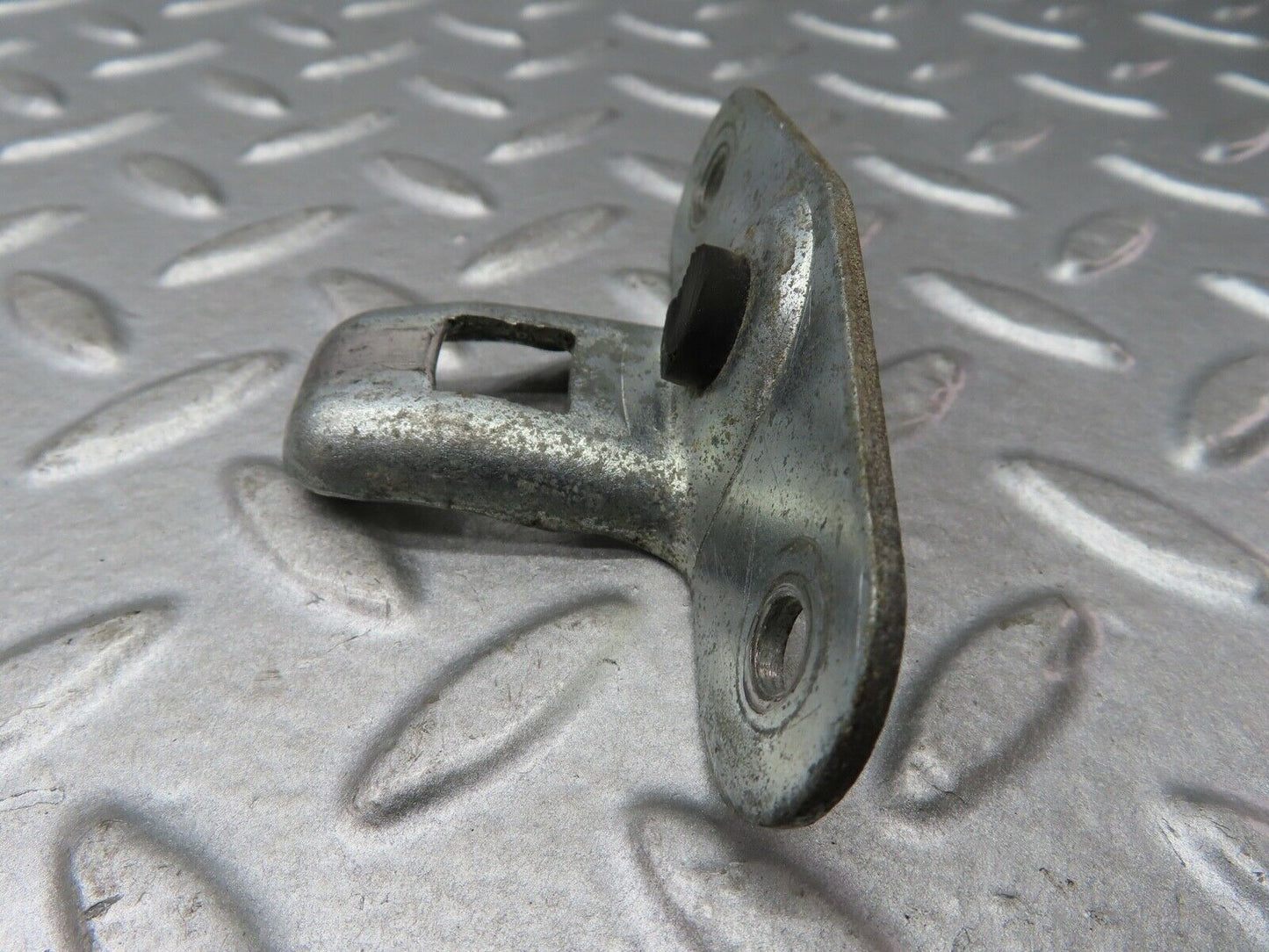 19208 Mercedes-Benz W123 300D Trunk Lock Latch 1237580150