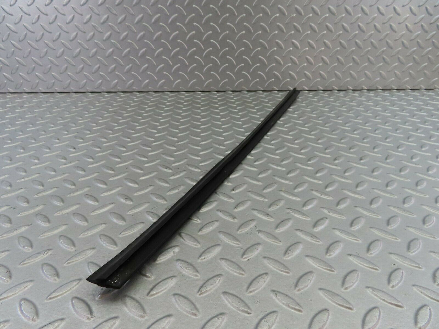 7653 Mercedes-Benz S123 230TE Wagon Window Weatherstrip Outer Seal Front Left