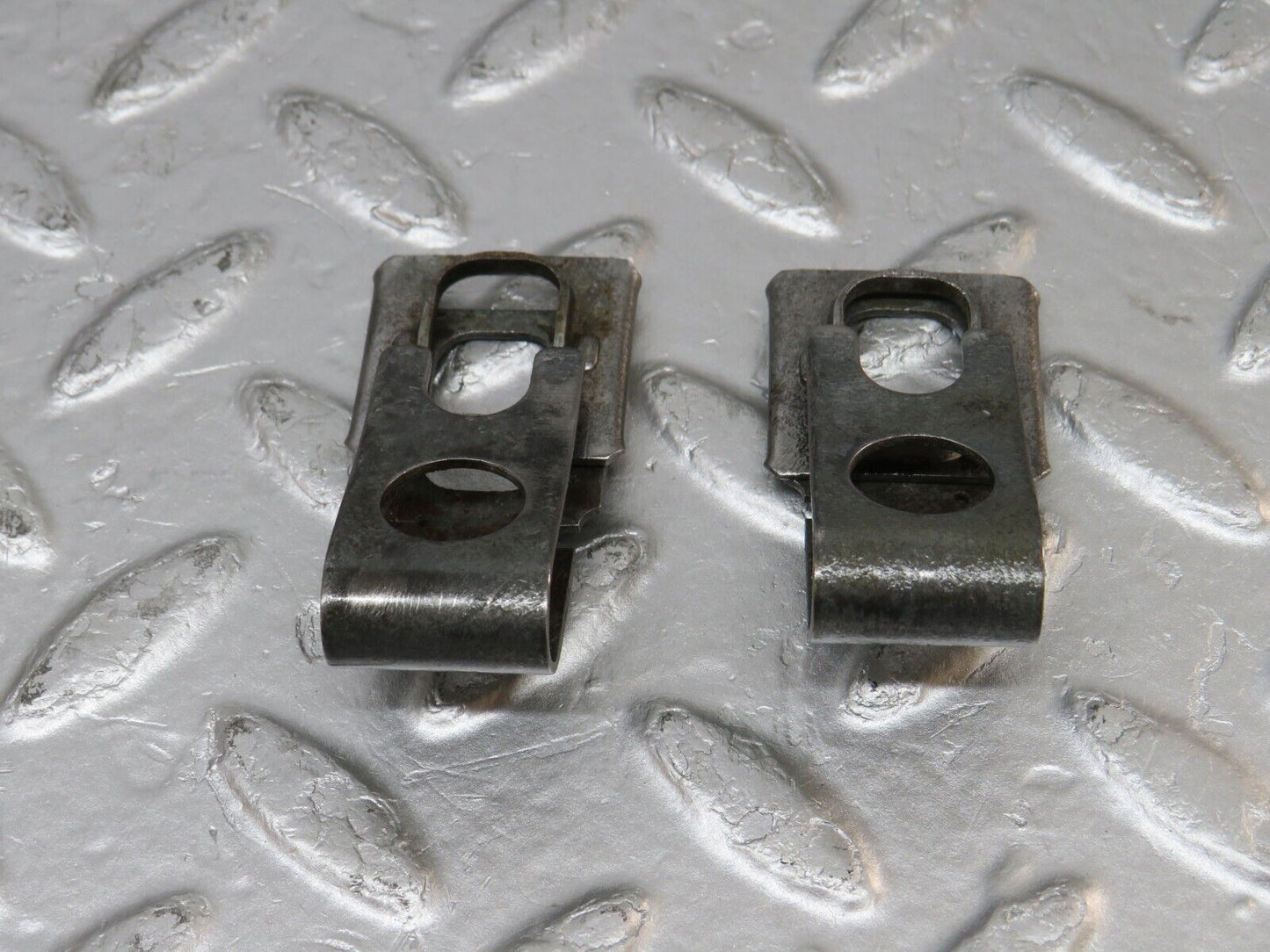 34482 Mercedes-Benz C126 380SEC Coupe Fuel Injector Bracket