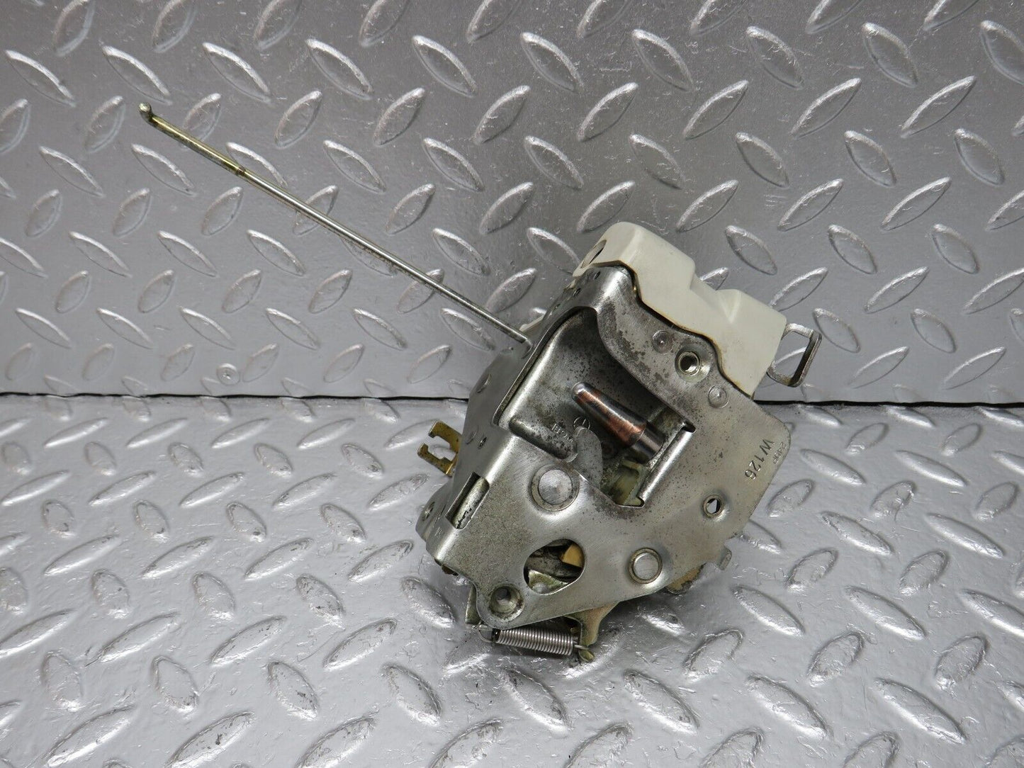 34369 Mercedes-Benz C126 380SEC Coupe Right Door Lock Mechanism 1267230208