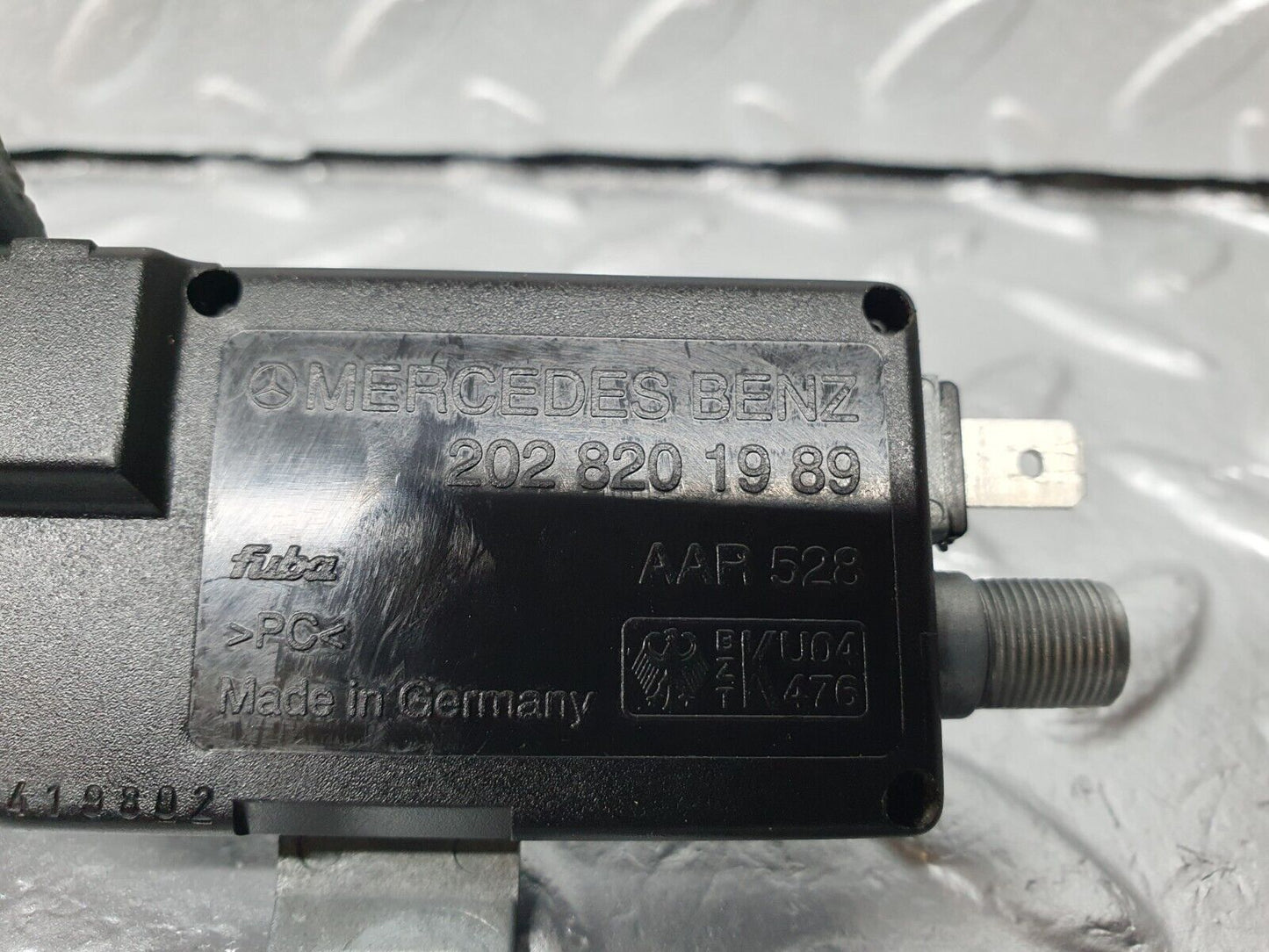 41856 Mercedes-Benz W202 C200 Radio Ariel Antenna Amplifier Booster 2028201989