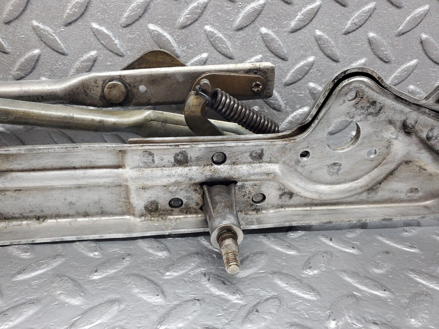 45819 Mercedes-Benz W126 420SE Windscreen Wiper Mechanism Linkage 1268206042