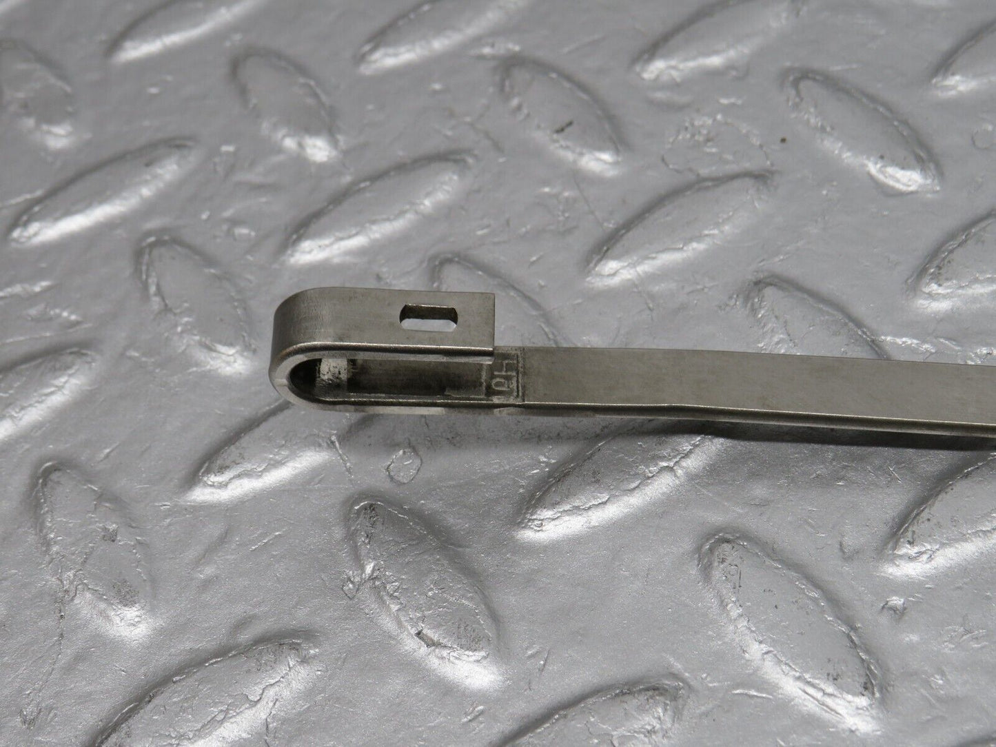 39106 Mercedes-Benz R107 500SL Windscreen Wiper Arm Left Side