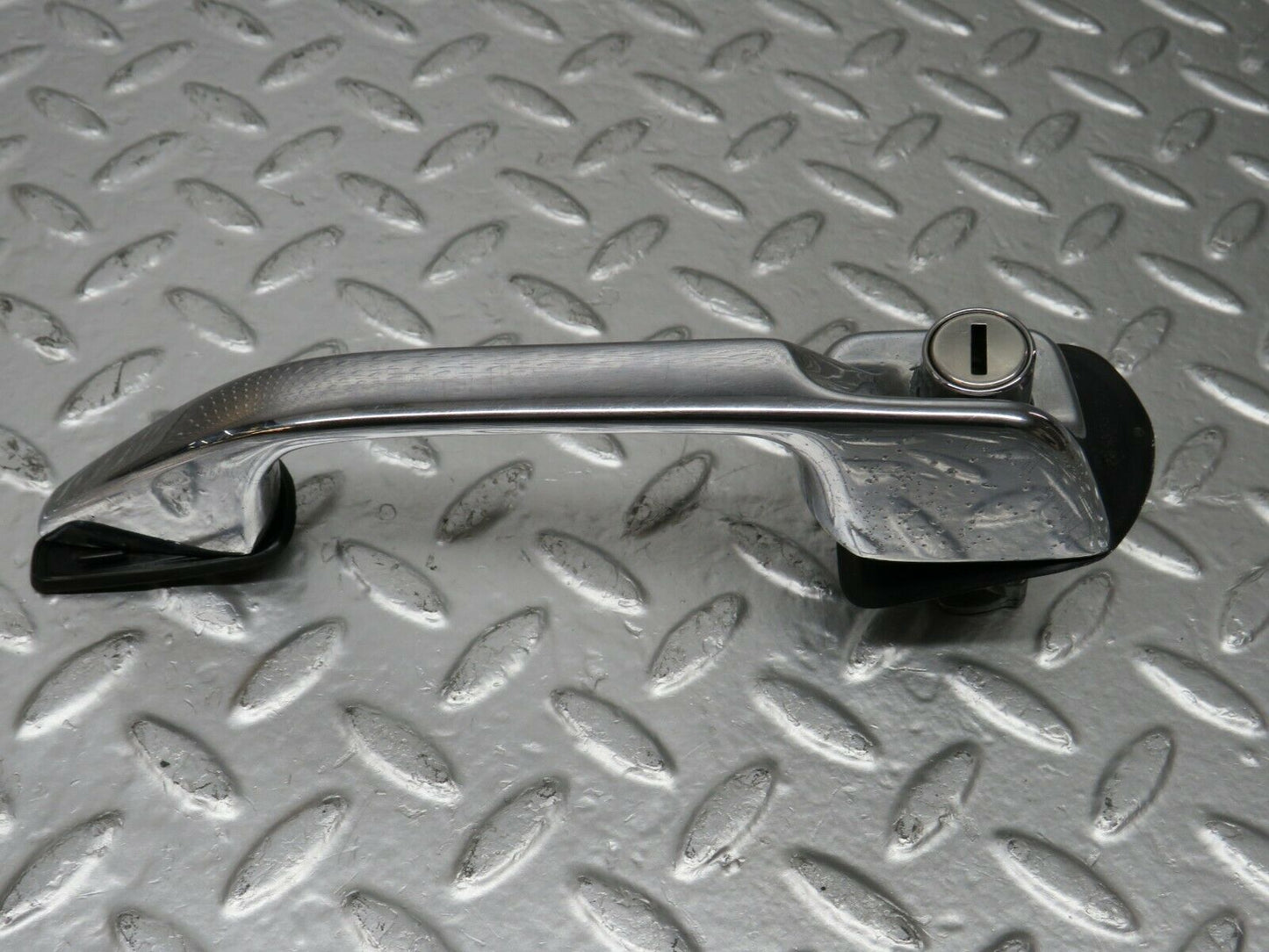 24458 Mercedes-Benz W108 Door Handle Front Right No Key 1087661401