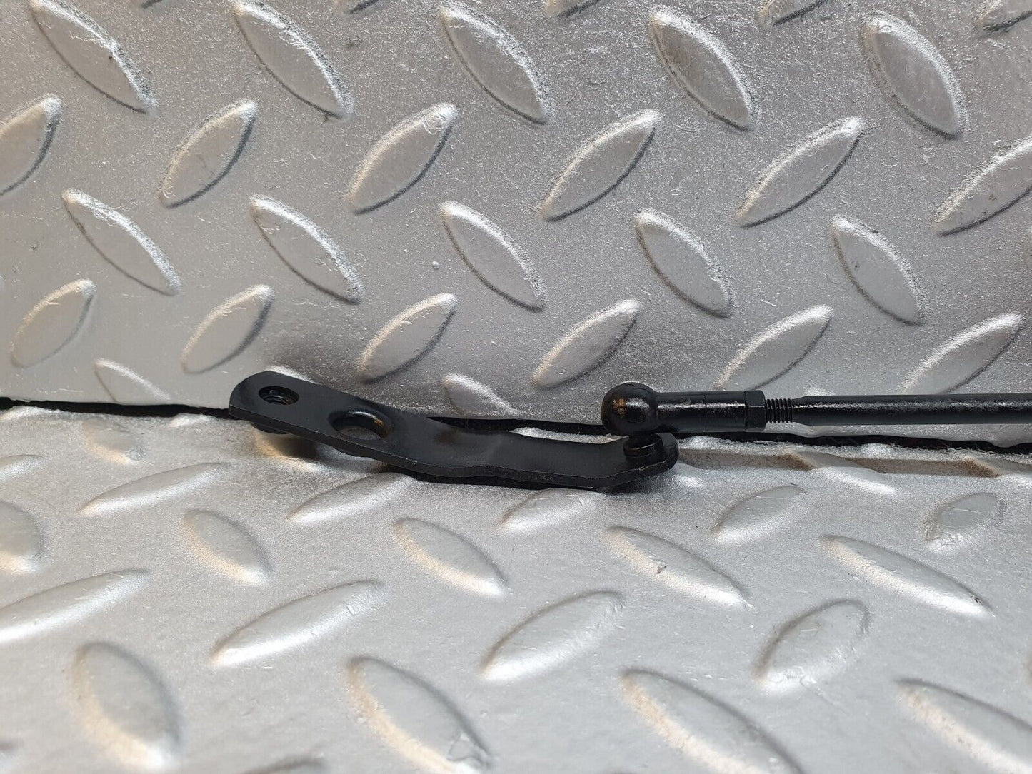 43838 Mercedes-Benz C126 380SEC Coupe Throttle Linkage 1163010297