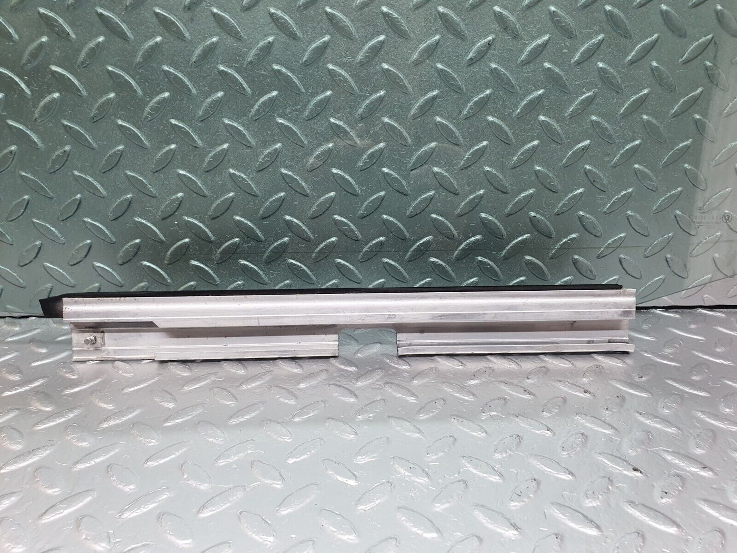 42868 Mercedes-Benz W201 190 2.0L Front Right Door Window Glass