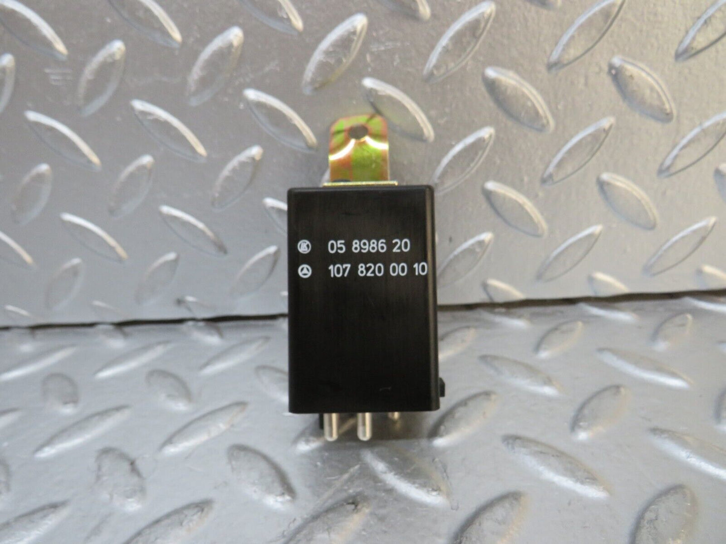 29834 Mercedes-Benz W123 230E Rear Heated Window Relay 1078200010