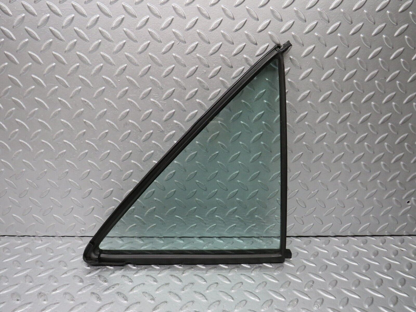 39068 Mercedes-Benz W201 190E Rear Right Quarter Window Glass 2017350624