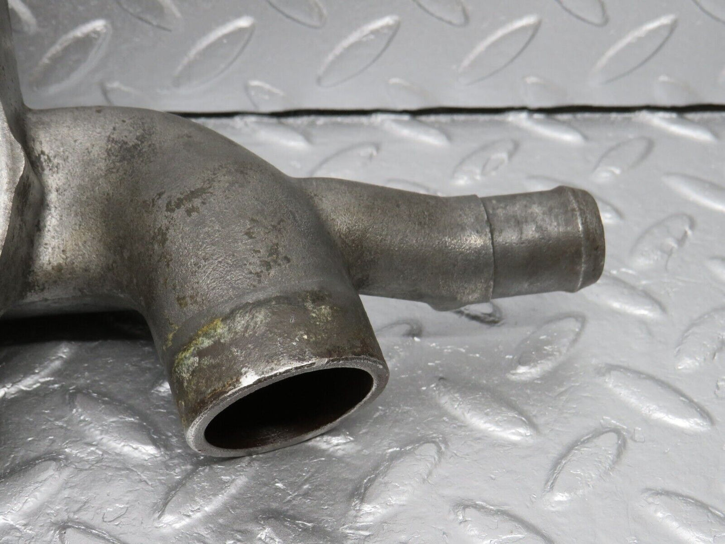 40650 Mercedes-Benz W123 300D Water Pump Housing 6172010501
