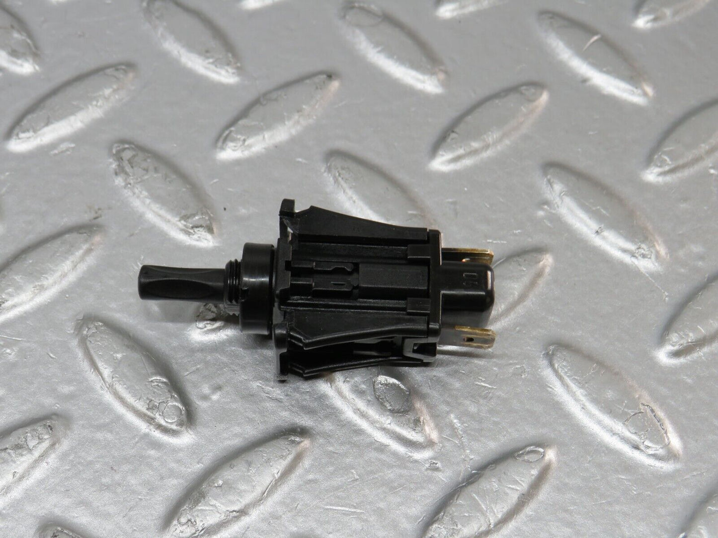 33875 Mercedes-Benz W201 190E 2.0L Glove Box Door Contact Switch 2018202110