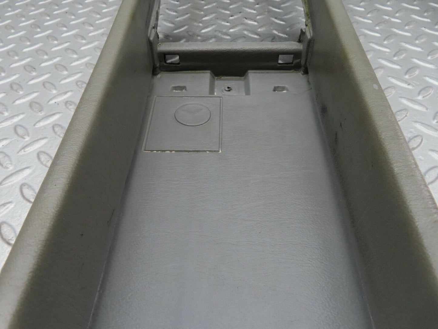 16200 Mercedes-Benz W124 260E Centre Console