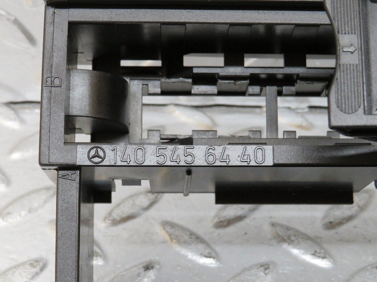 24741 Mercedes-Benz W140 S320 Relay Bracket 1405456440