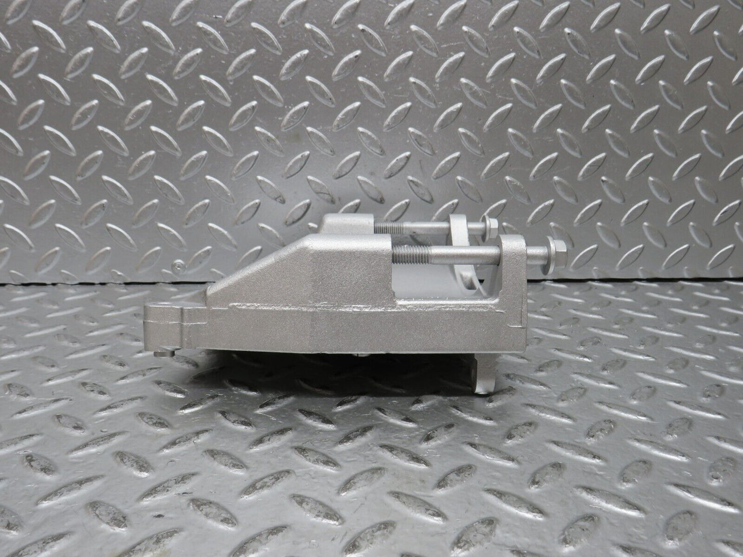 27716 Mercedes-Benz S124 300TE Wagon Alternator Generator Bracket 6031550735