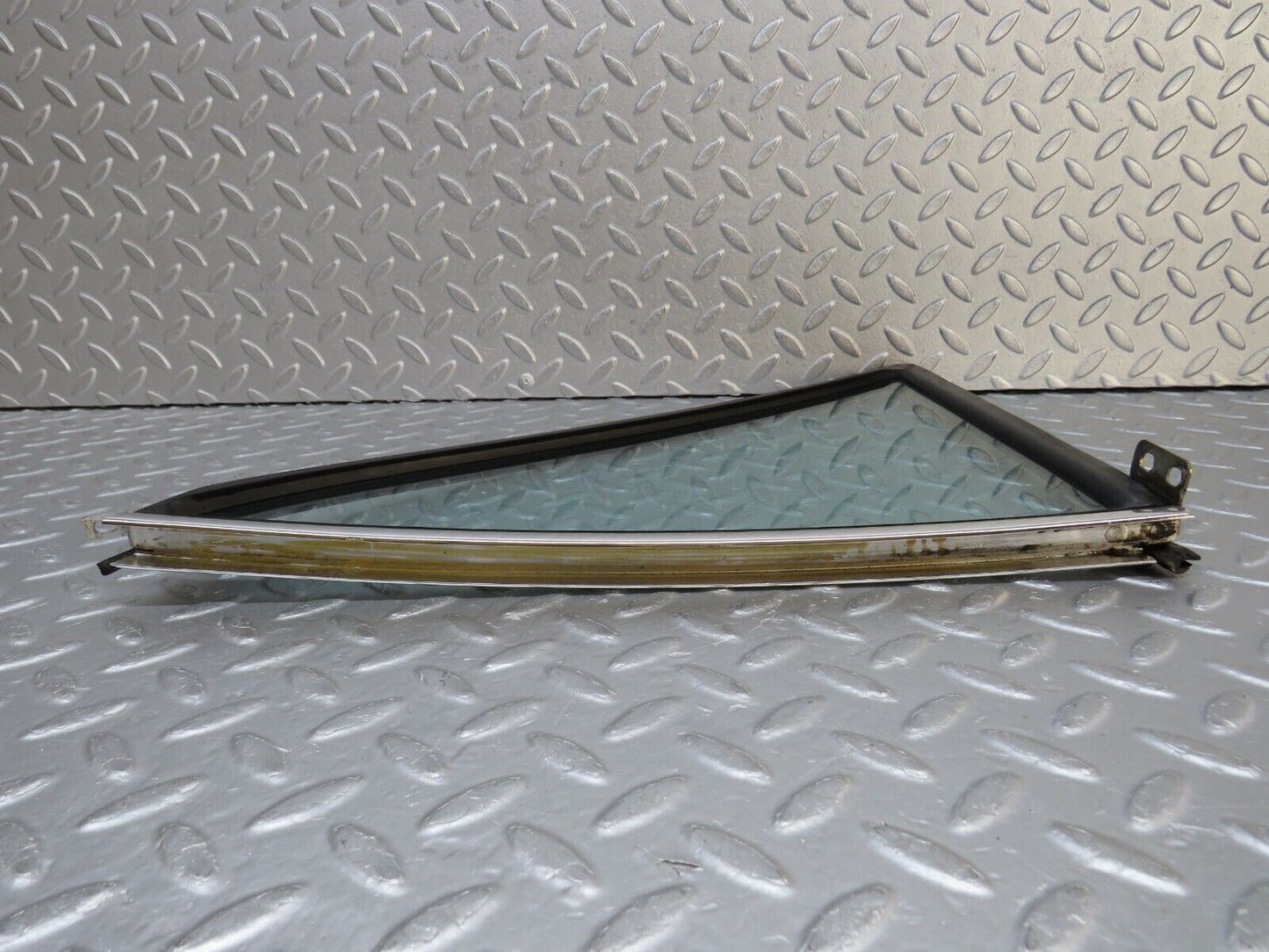 37516 Mercedes-Benz W109 300SEL Rear Right Quarter Window Glass