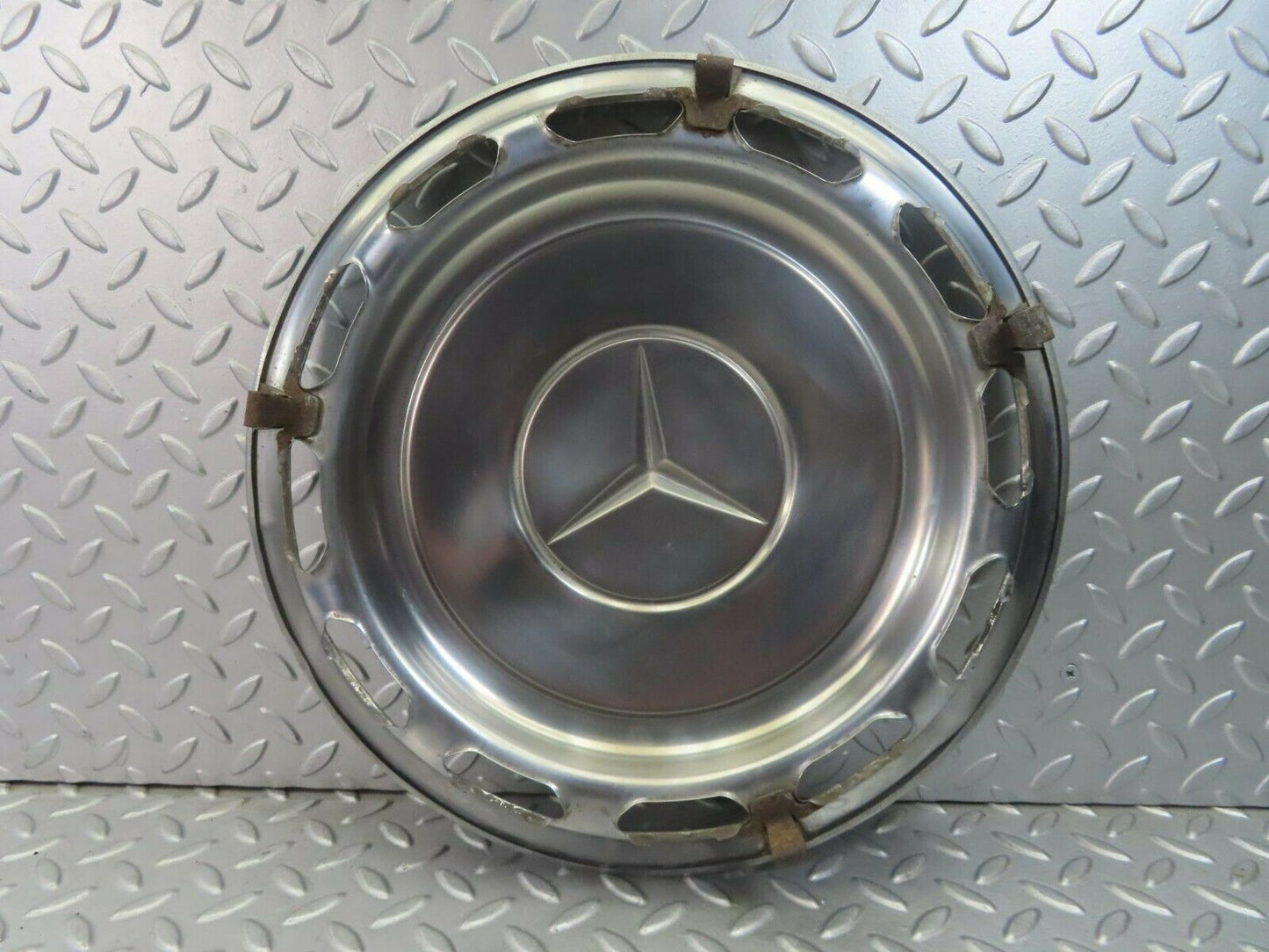 8418 Mercedes-Benz Vintage Wheel Trim Hub Cap 14