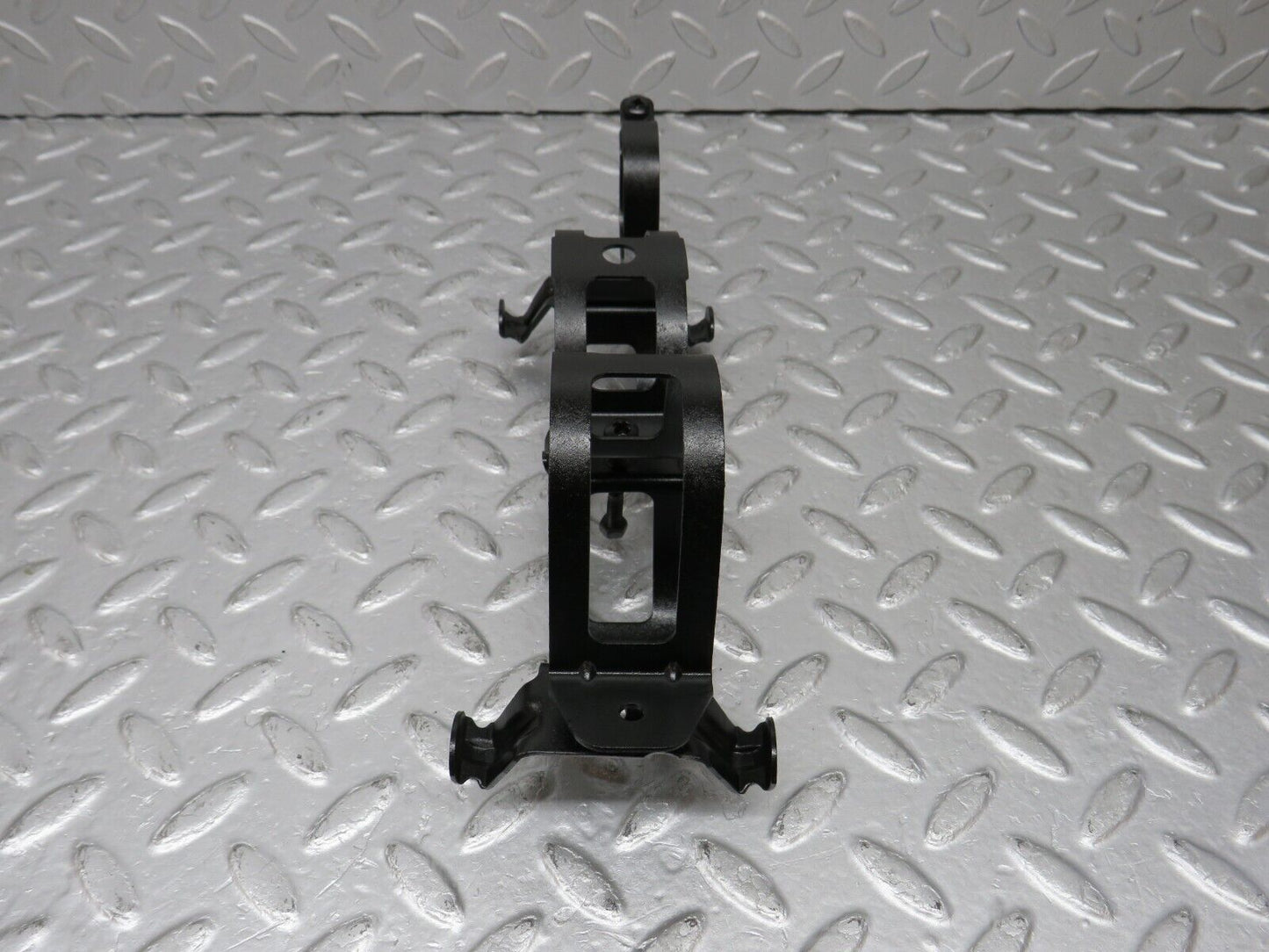 38928 Mercedes-Benz W201 190E 2.6L Fuel Pump Fuel Filter Holder Bracket