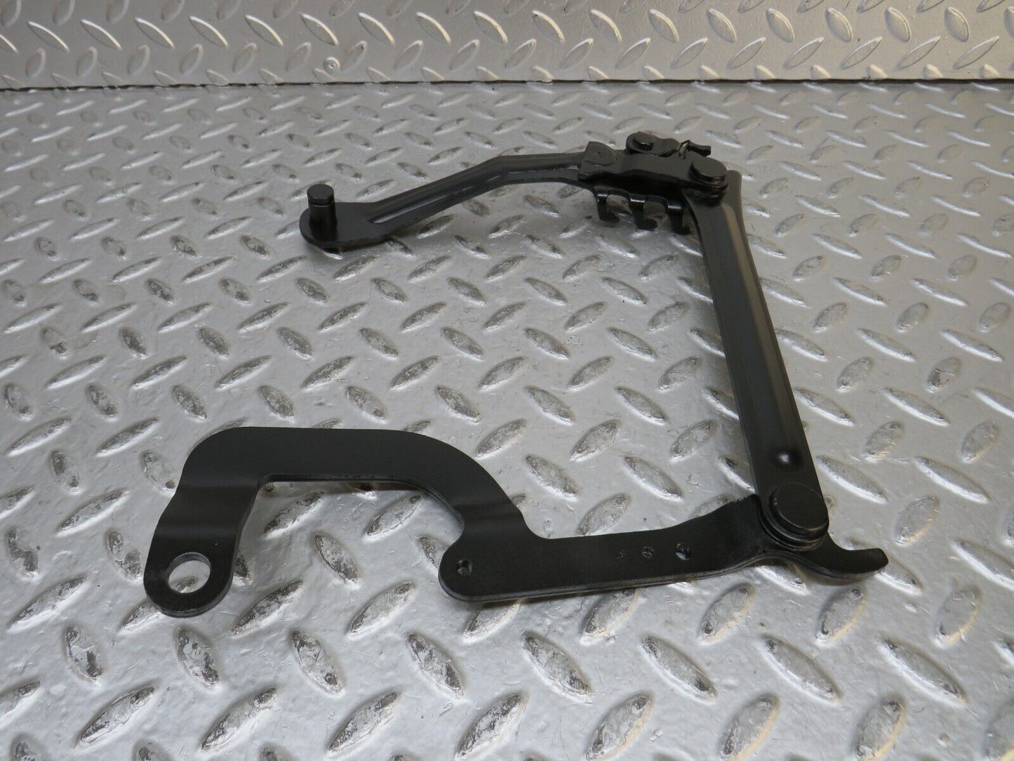28788 Mercedes-Benz W123 230E Bonnet Hinge Right Side