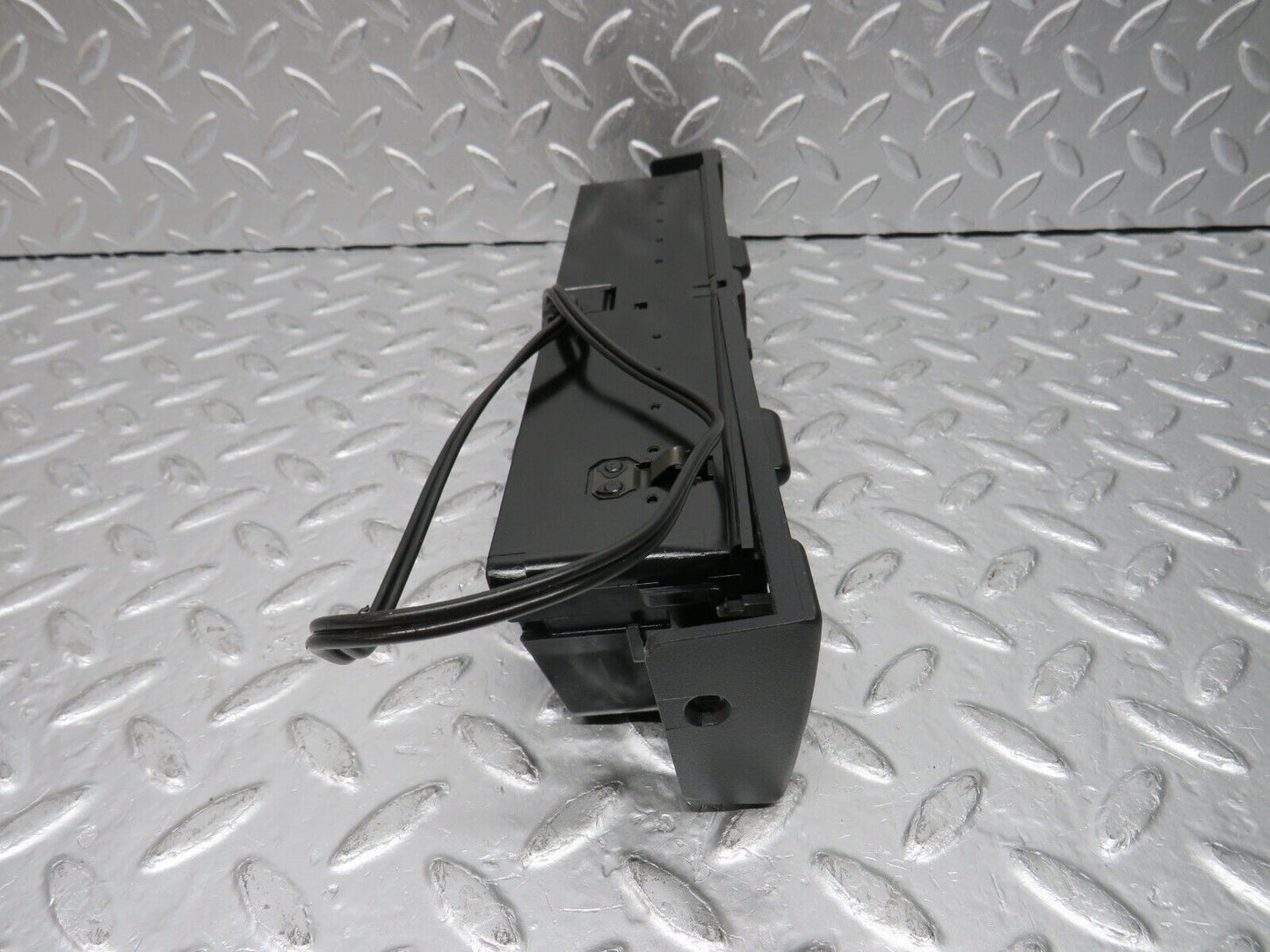 32559 Mercedes-Benz S124 300TE Wagon Dashboard Centre Air Vent