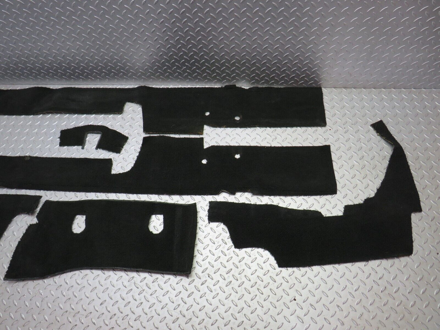 28010 Mercedes-Benz W123 280E Front Mat Set Black