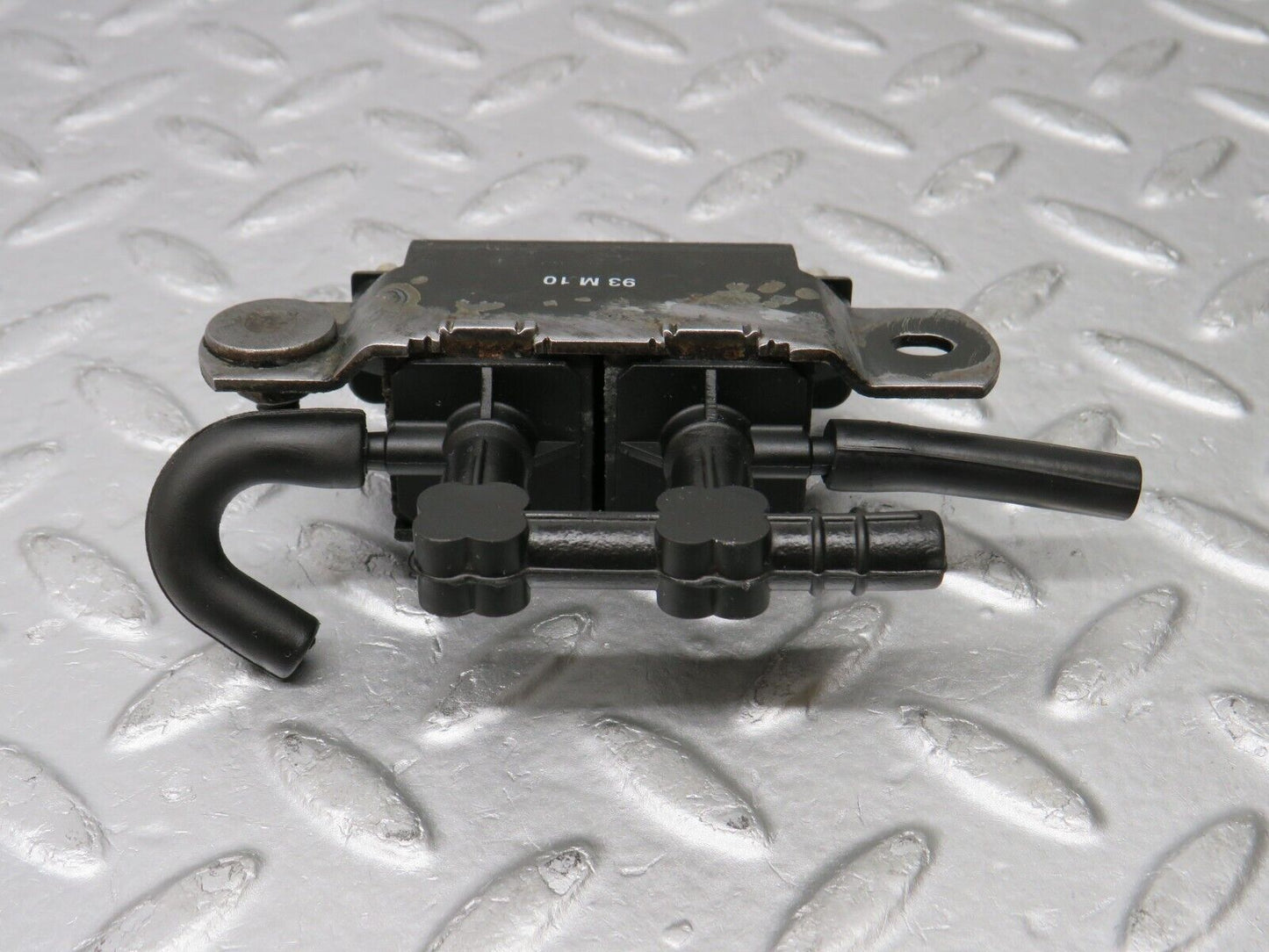 38325 Mercedes-Benz R129 280SL Coupe Solenoid Vacuum Valve 0025400097