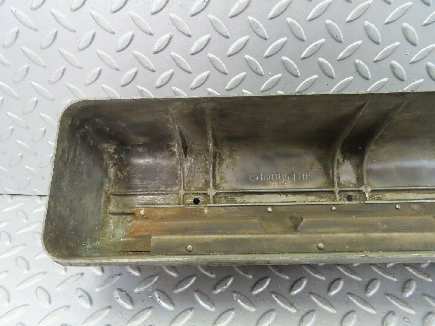 8674 Mercedes-Benz W111 Cylinder Head Valve Cover 1800161305