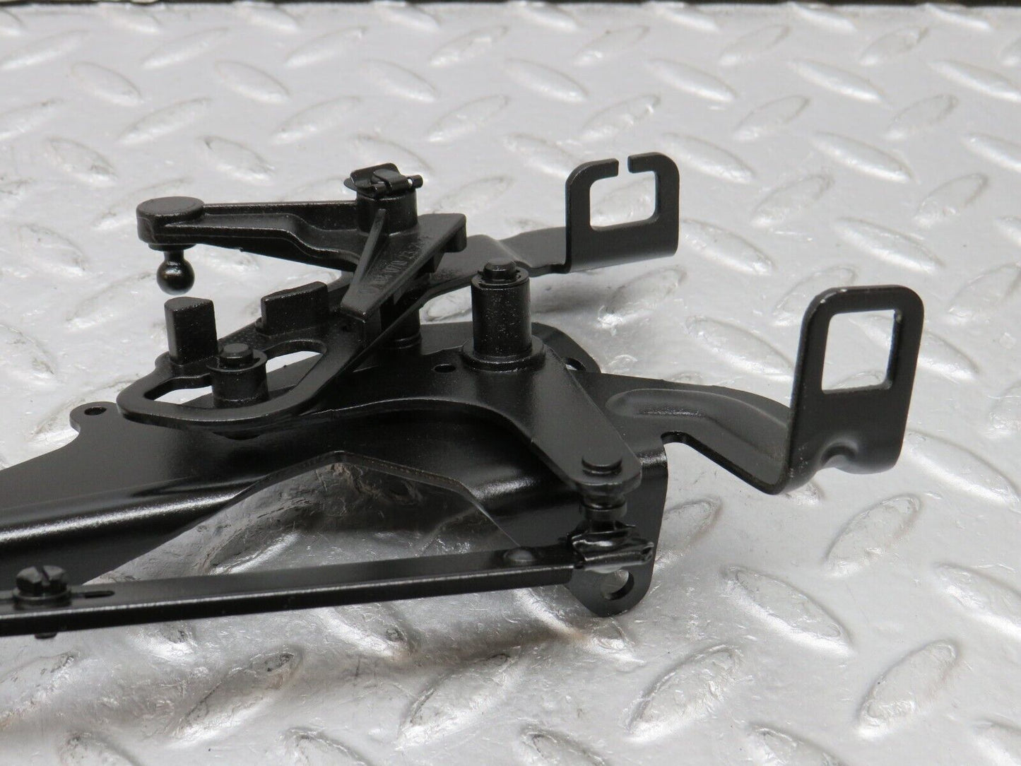 38118 Mercedes-Benz A124 320E Cabriolet Throttle Linkage 1040702321