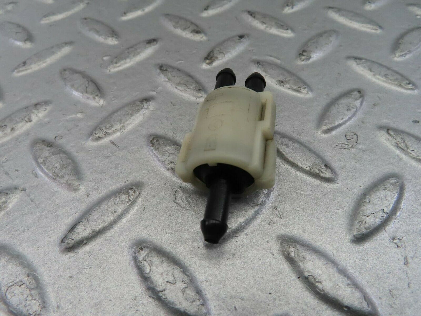 10379 Mercedes-Benz W201 190E Windscreen Washer Fluid Distributor