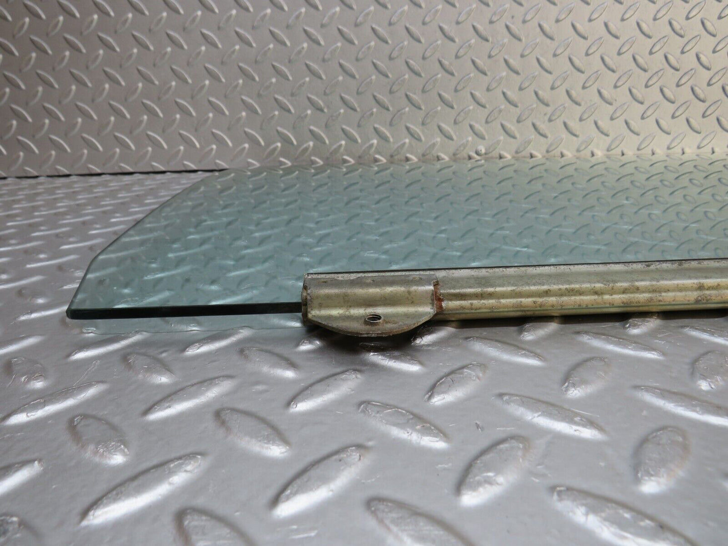 37512 Mercedes-Benz W109 300SEL Rear Right Door Window Glass