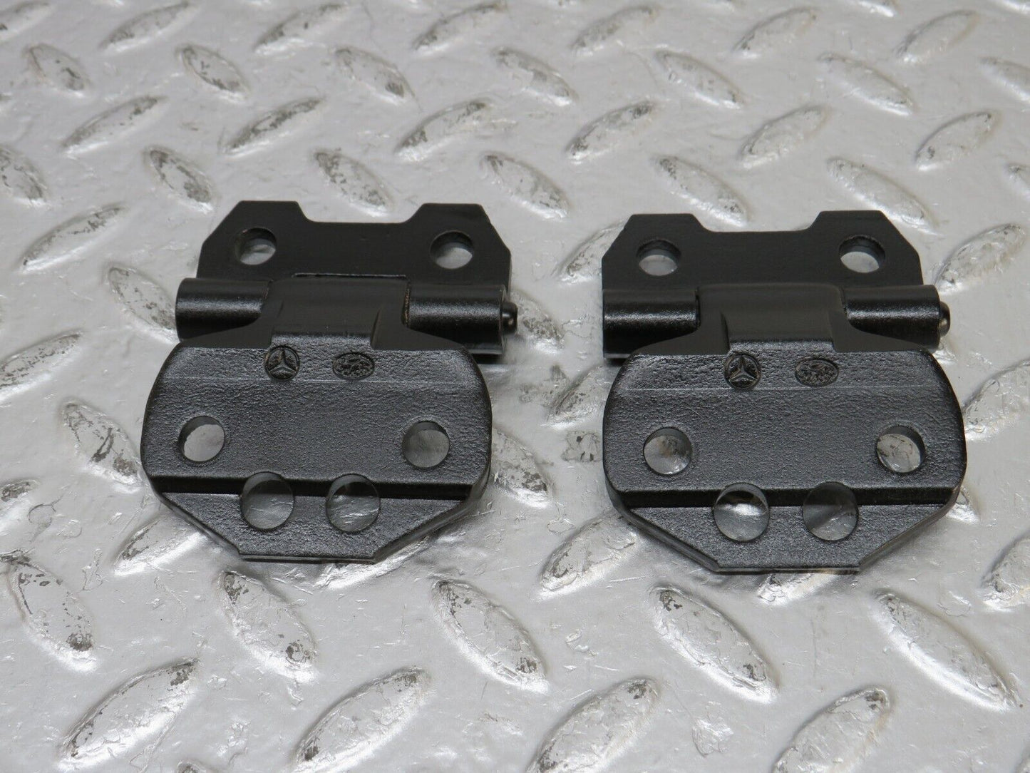 33895 Mercedes-Benz W124 260E Door Hinge Right Side