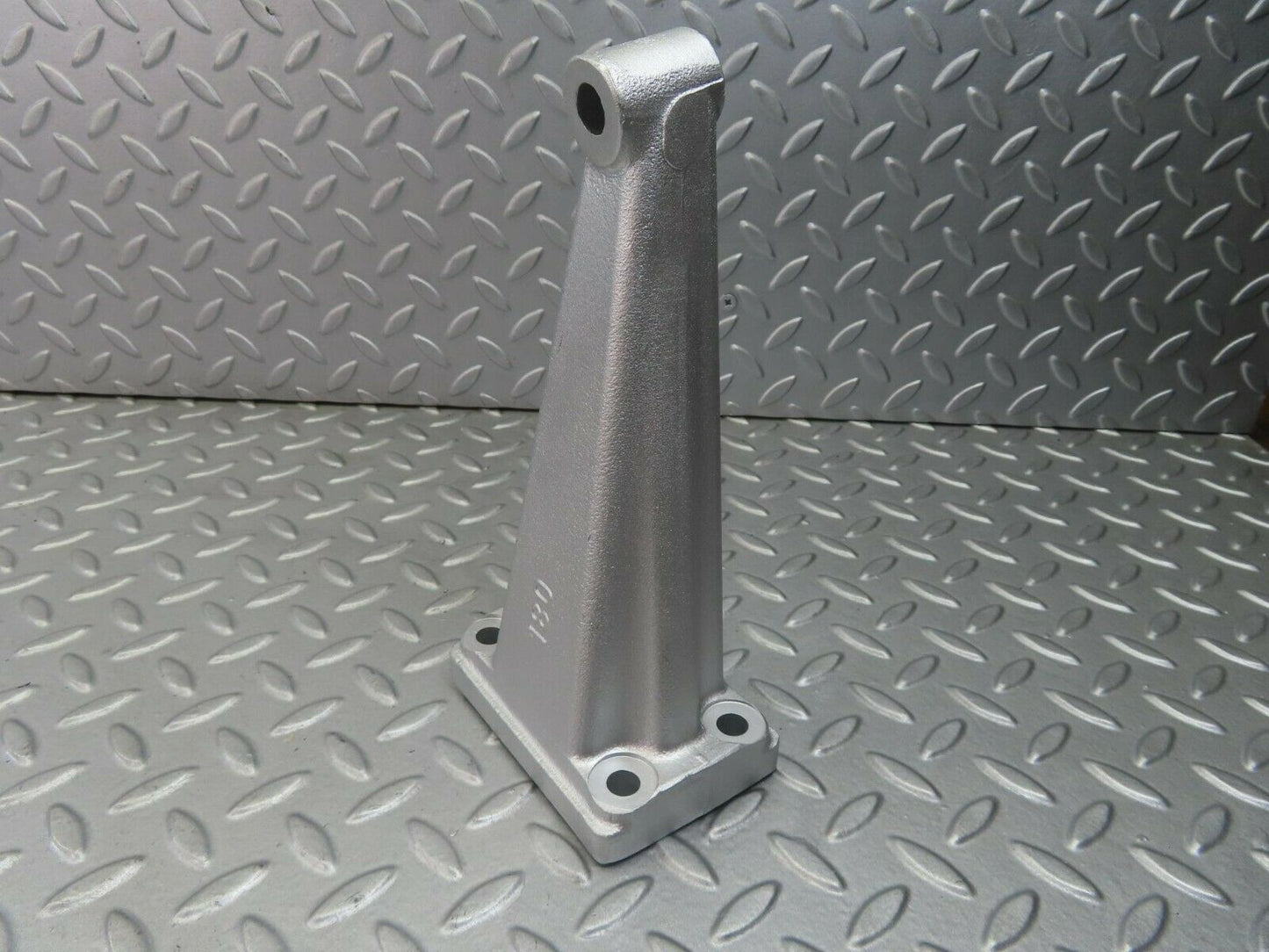 8337 Mercedes-Benz W108 Engine Mount Bracket Right Side 1802232504
